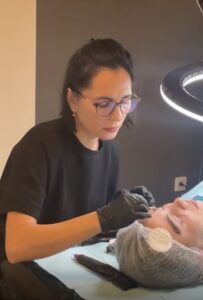 Juliana Kopcha sminktetováló